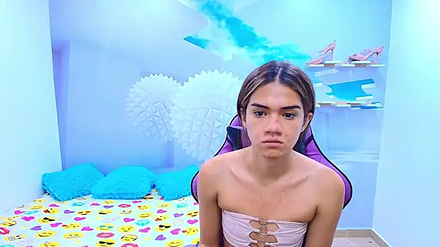 Snapshot of DEMI_LEED chatting on 02/17/26, 12:35 DEMI LEED online show from 02/17/26, 12:35