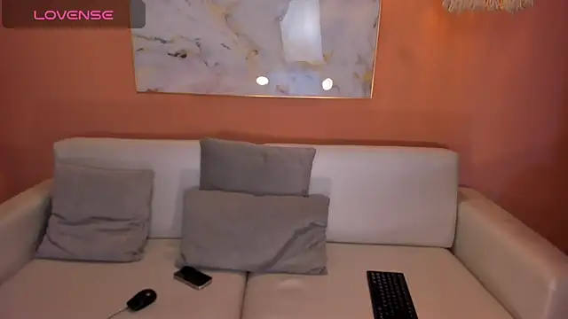 Snapshot of HannahJamesX chatting on 03/18/25, 06:39 HannahJamesX online show from 03/18/25, 06:39