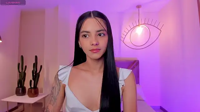 Snapshot of HannahJamesX chatting on 10/03/25, 06:53 HannahJamesX online show from 10/03/25, 06:53