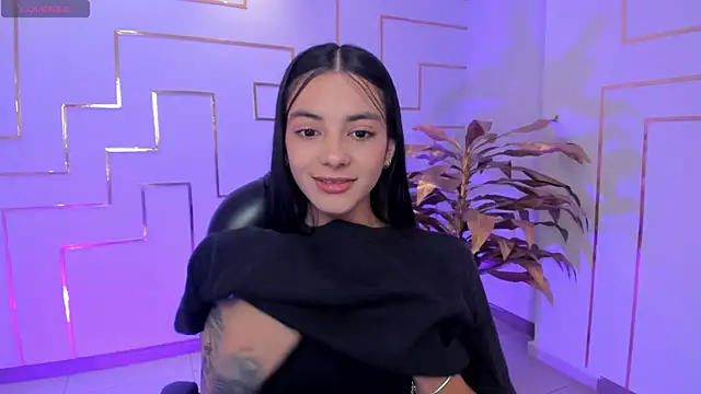 Snapshot of HannahJamesX chatting on 09/12/25, 06:07 HannahJamesX online show from 09/12/25, 06:07