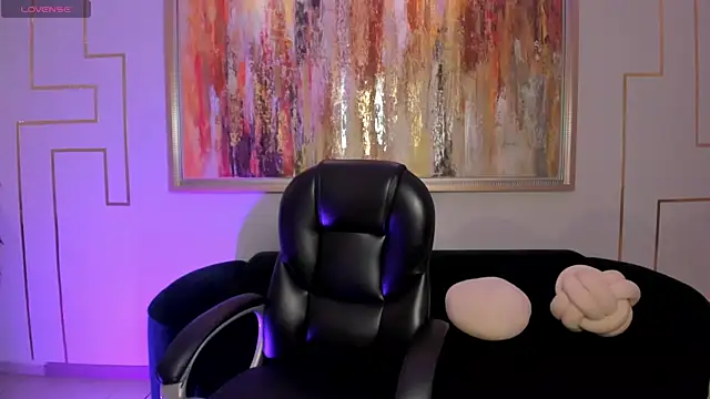 Snapshot of HannahJamesX chatting on 09/10/25, 05:34 HannahJamesX online show from 09/10/25, 05:34