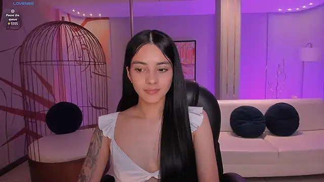 Snapshot of HannahJamesX chatting on 01/13/25, 08:37 HannahJamesX online show from 01/13/25, 08:37
