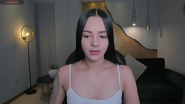 Snapshot of HannahJamesX chatting on 02/23/25, 04:46 HannahJamesX online show from 02/23/25, 04:46