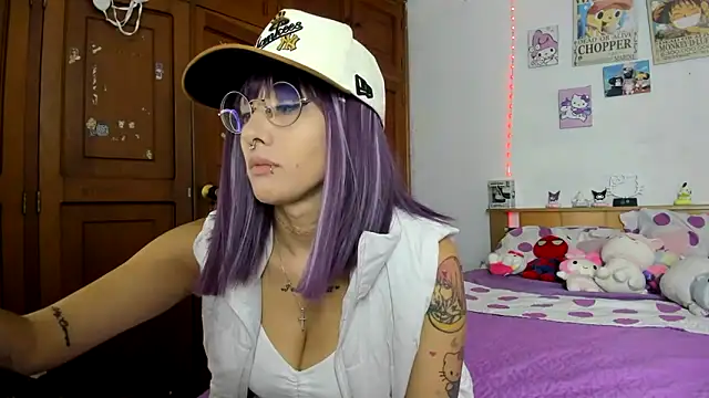Snapshot of LunaDeCristall chatting on 10/09/25, 06:58 LunaDeCristall online show from 10/09/25, 06:58