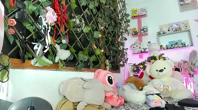 Snapshot of LunaDeCristall chatting on 02/11/25, 04:44 LunaDeCristall online show from 02/11/25, 04:44