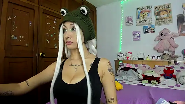 Snapshot of LunaDeCristall chatting on 10/12/25, 05:09 LunaDeCristall online show from 10/12/25, 05:09