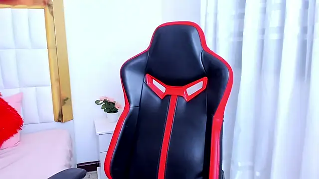 MadelineJackson online show from 10/31/25, 12:29