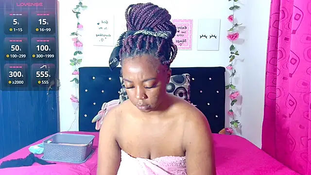 CiaraEbony online show from 11/18/25, 03:32