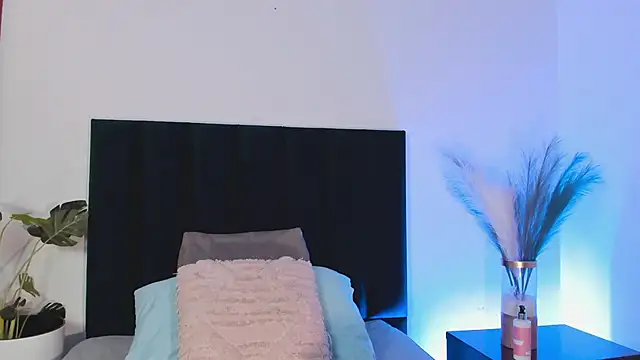 Snapshot of TammyCooperr chatting on 02/18/25, 12:59 TammyCooperr online show from 02/18/25, 12:59