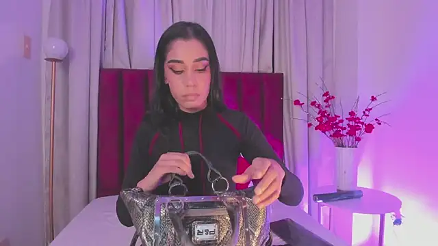 Snapshot of TammyCooperr chatting on 01/14/25, 12:43 TammyCooperr online show from 01/14/25, 12:43