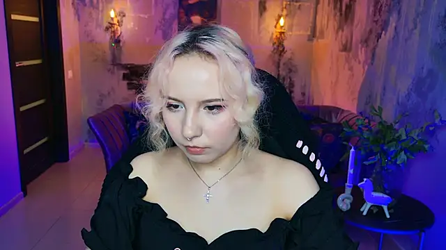 Snapshot of JasmineMilko chatting on 03/07/25, 11:18 JasmineMilko online show from 03/07/25, 11:18