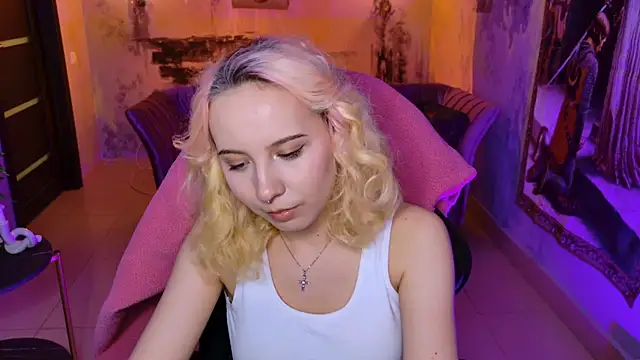 Snapshot of JasmineMilko chatting on 03/13/25, 08:15 JasmineMilko online show from 03/13/25, 08:15
