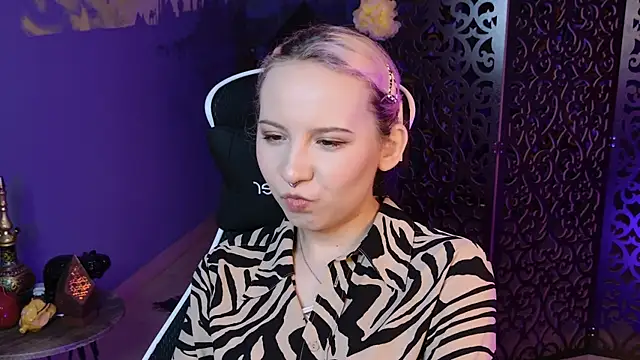 Snapshot of JasmineMilko chatting on 03/16/25, 08:10 JasmineMilko online show from 03/16/25, 08:10