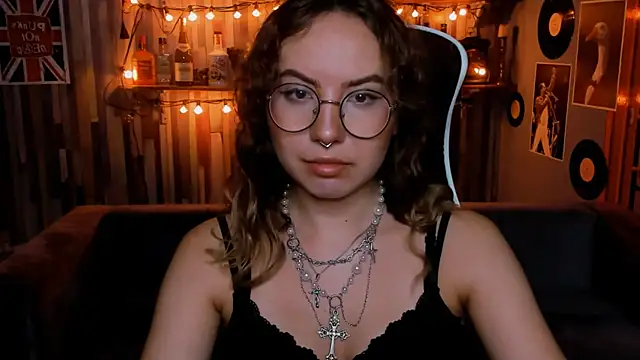 Snapshot of JasmineMilko chatting on 07/16/26, 05:04 JasmineMilko online show from 07/16/26, 05:04