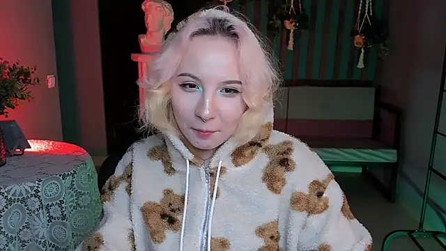 Snapshot of JasmineMilko chatting on 03/05/25, 11:28 JasmineMilko online show from 03/05/25, 11:28