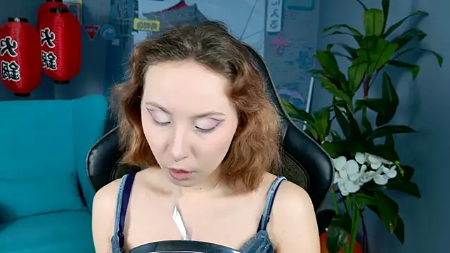 Snapshot of JasmineMilko chatting on 11/18/25, 05:11 JasmineMilko online show from 11/18/25, 05:11