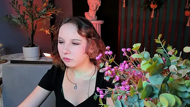 Snapshot of JasmineMilko chatting on 11/15/25, 05:11 JasmineMilko online show from 11/15/25, 05:11