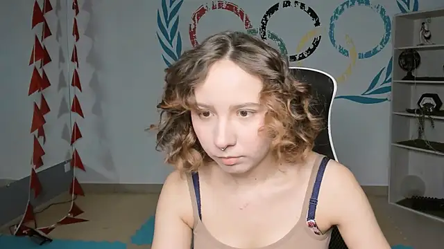 Snapshot of JasmineMilko chatting on 12/15/25, 05:02 JasmineMilko online show from 12/15/25, 05:02