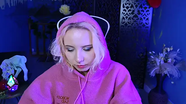 Snapshot of JasmineMilko chatting on 03/11/25, 11:23 JasmineMilko online show from 03/11/25, 11:23