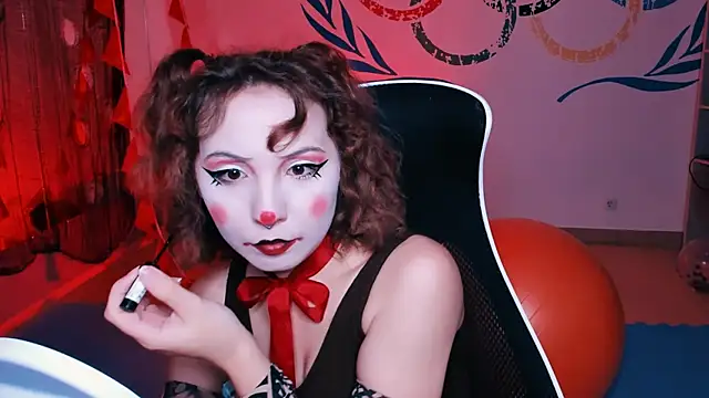 Snapshot of JasmineMilko chatting on 10/27/25, 05:08 JasmineMilko online show from 10/27/25, 05:08