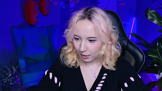 Snapshot of JasmineMilko chatting on 03/04/25, 11:19 JasmineMilko online show from 03/04/25, 11:19