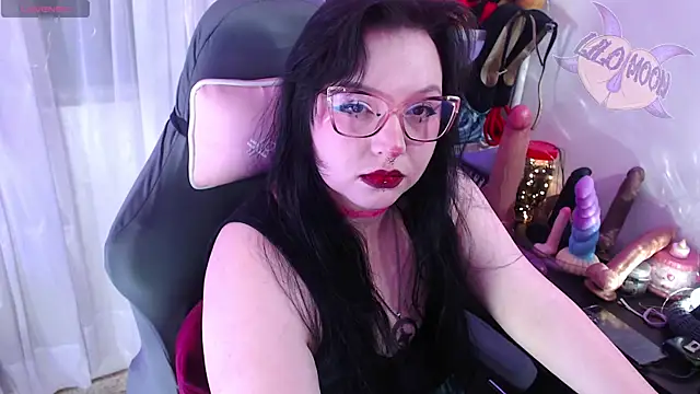 Snapshot of LiloMoon69 chatting on 10/19/25, 01:19 LiloMoon69 online show from 10/19/25, 01:19