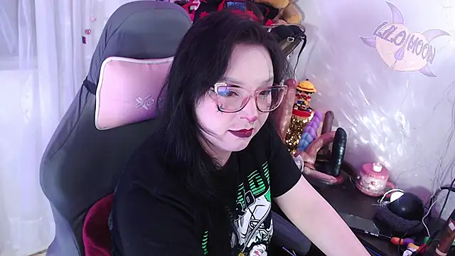 Snapshot of LiloMoon69 chatting on 10/02/25, 01:47 LiloMoon69 online show from 10/02/25, 01:47
