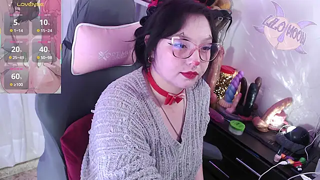 Snapshot of LiloMoon69 chatting on 10/01/25, 02:10 LiloMoon69 online show from 10/01/25, 02:10