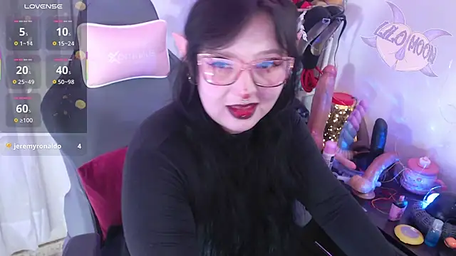 Snapshot of LiloMoon69 chatting on 10/05/25, 01:02 LiloMoon69 online show from 10/05/25, 01:02