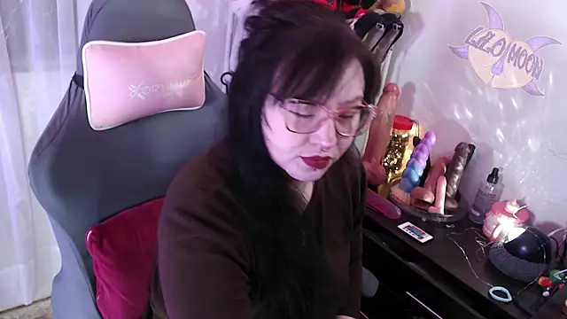 Snapshot of LiloMoon69 chatting on 09/11/25, 12:38 LiloMoon69 online show from 09/11/25, 12:38