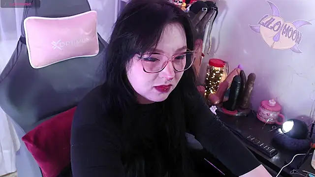 Snapshot of LiloMoon69 chatting on 09/27/25, 01:17 LiloMoon69 online show from 09/27/25, 01:17