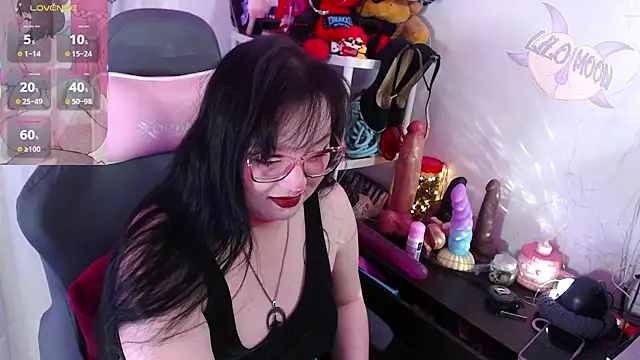 Snapshot of LiloMoon69 chatting on 10/18/25, 12:29 LiloMoon69 online show from 10/18/25, 12:29