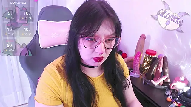 Snapshot of LiloMoon69 chatting on 04/18/26, 12:13 LiloMoon69 online show from 04/18/26, 12:13