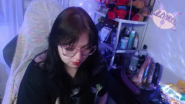 Snapshot of LiloMoon69 chatting on 03/06/25, 03:35 LiloMoon69 online show from 03/06/25, 03:35