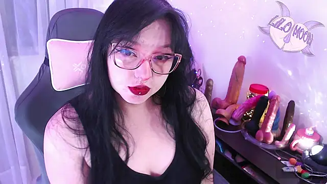 Snapshot of LiloMoon69 chatting on 05/05/26, 02:47 LiloMoon69 online show from 05/05/26, 02:47