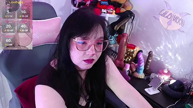 Snapshot of LiloMoon69 chatting on 10/16/25, 02:14 LiloMoon69 online show from 10/16/25, 02:14