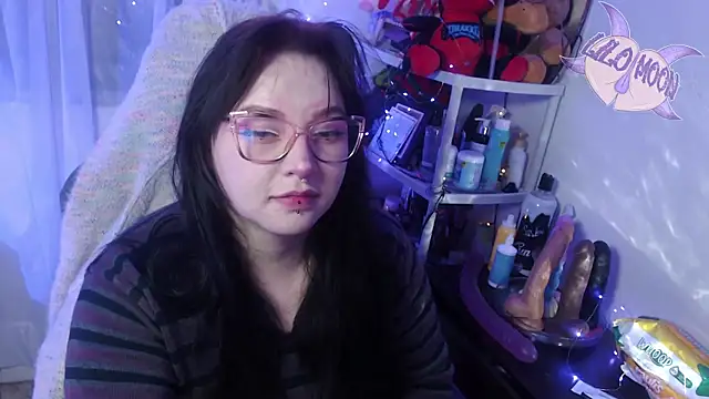 Snapshot of LiloMoon69 chatting on 03/04/25, 04:17 LiloMoon69 online show from 03/04/25, 04:17