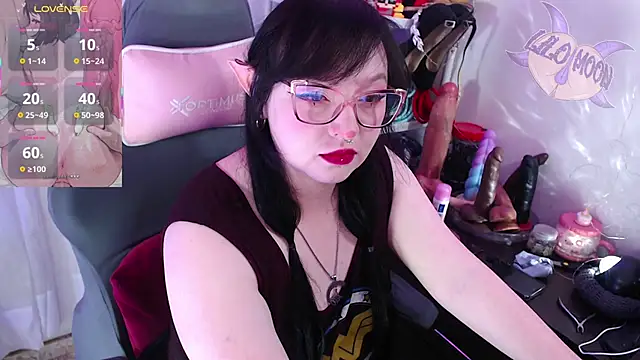 Snapshot of LiloMoon69 chatting on 10/09/25, 12:28 LiloMoon69 online show from 10/09/25, 12:28