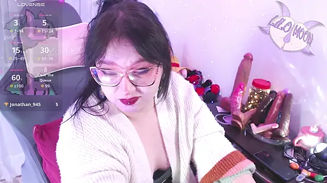Snapshot of LiloMoon69 chatting on 04/20/26, 12:57 LiloMoon69 online show from 04/20/26, 12:57