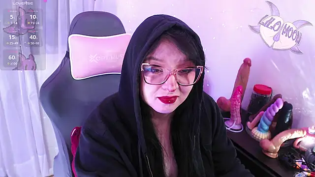 Snapshot of LiloMoon69 chatting on 04/22/26, 02:18 LiloMoon69 online show from 04/22/26, 02:18