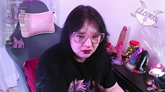 Snapshot of LiloMoon69 chatting on 04/21/26, 02:51 LiloMoon69 online show from 04/21/26, 02:51