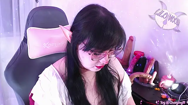 Snapshot of LiloMoon69 chatting on 05/18/26, 04:07 LiloMoon69 online show from 05/18/26, 04:07
