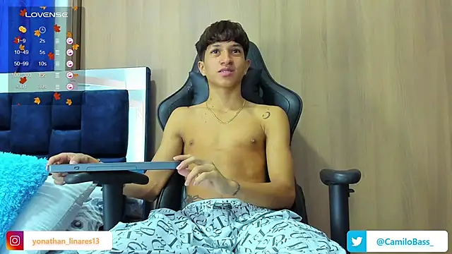 Snapshot of _CamiloBass chatting on 02/08/25, 01:11 CamiloBass online show from 02/08/25, 01:11