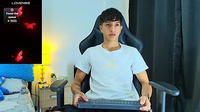 Snapshot of _CamiloBass chatting on 06/21/26, 12:49 CamiloBass online show from 06/21/26, 12:49