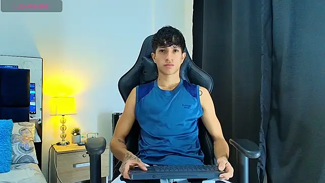 Snapshot of _CamiloBass chatting on 07/12/26, 12:33 CamiloBass online show from 07/12/26, 12:33