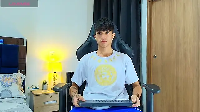  CamiloBass online show from 04/26/26, 07:44