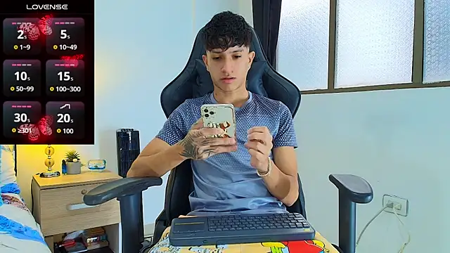 Snapshot of _CamiloBass chatting on 06/10/26, 07:37 CamiloBass online show from 06/10/26, 07:37