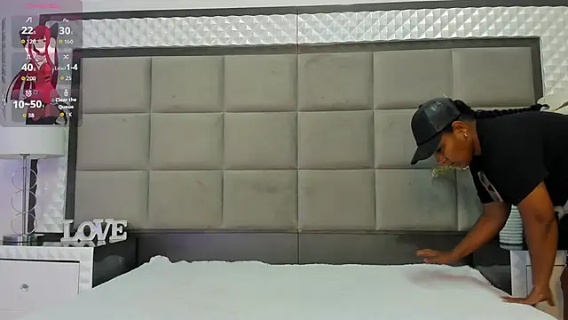 Snapshot of OliviaBurning chatting on 10/28/25, 07:35 OliviaBurning online show from 10/28/25, 07:35