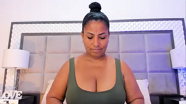 OliviaBurning online show from 03/25/26, 12:04