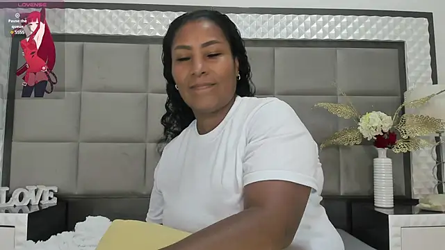 Snapshot of OliviaBurning chatting on 10/27/25, 07:37 OliviaBurning online show from 10/27/25, 07:37